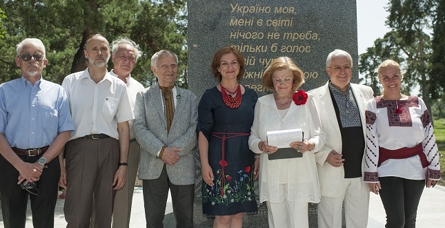 У Києві відкрили пам'ятник Андрію Малишку.